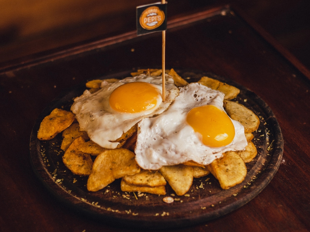 Papas con huevo frito