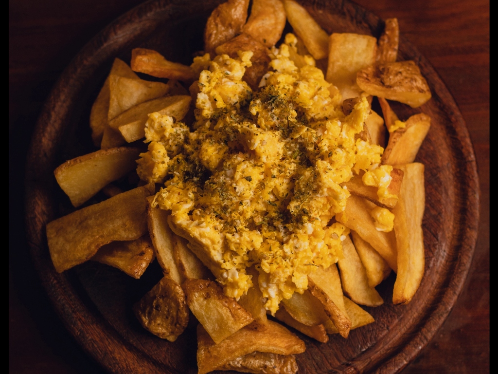 Papas con huevo revuelto